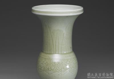 图片[2]-Gu vase with incised pattern in pale green glaze, Qing dynasty, 18th century-China Archive